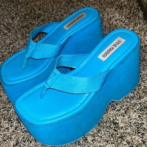 New Steve Madden flip flops only worn once